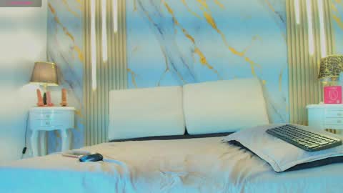 T I F F A N Y online show from April 15, 8:09 pm