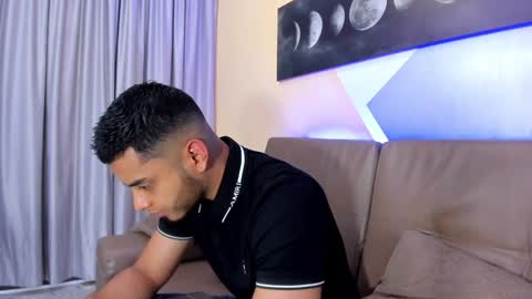 Snapshot of tiler_price chatting on December 21, 8:00 pm Tyler online show from December 21, 8:00 pm