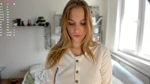 Snapshot of tilliecristello chatting on March 26, 11:05 am Elizabeth Elize online show from March 26, 11:05 am