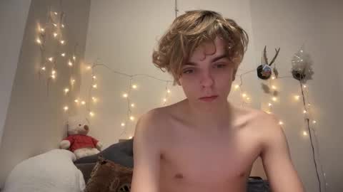 Snapshot of timveret chatting on February 12, 8:37 pm Wizard online show from February 12, 8:37 pm