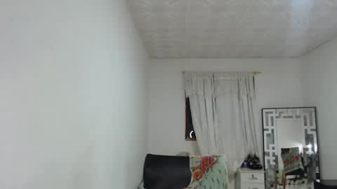 Snapshot of tina_cutexx chatting on December 14, 4:56 am tina cutexx online show from December 14, 4:56 am