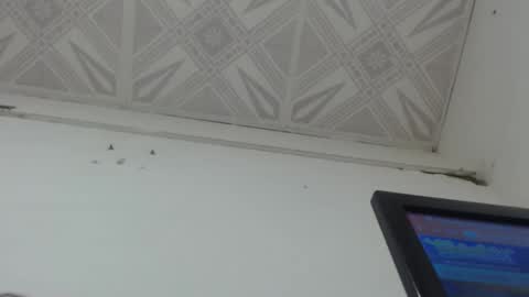 Snapshot of tina_cutexx chatting on February 14, 4:15 am tina cutexx online show from February 14, 4:15 am