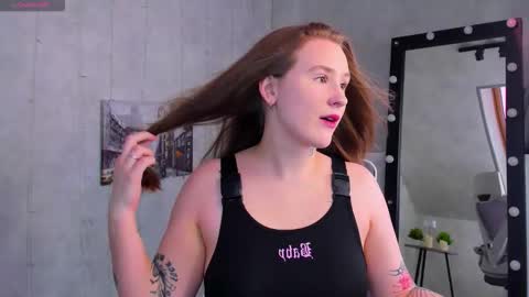 Snapshot of tina_hicks chatting on February 2, 9:52 am Stella online show from February 2, 9:52 am