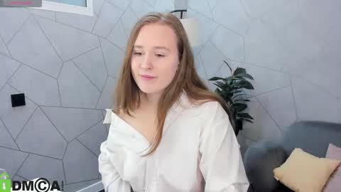 Snapshot of tina_hicks chatting on February 8, 10:40 am Stella online show from February 8, 10:40 am