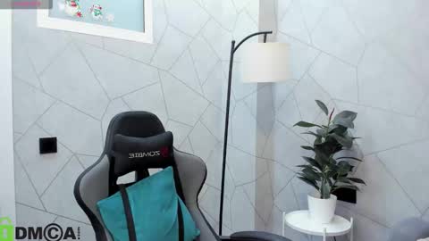 Snapshot of tina_hicks chatting on February 11, 9:36 am Stella online show from February 11, 9:36 am