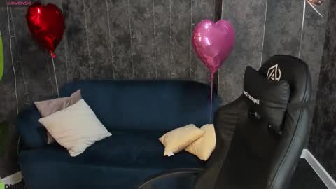 Snapshot of tina_hicks chatting on February 12, 9:26 am Stella online show from February 12, 9:26 am