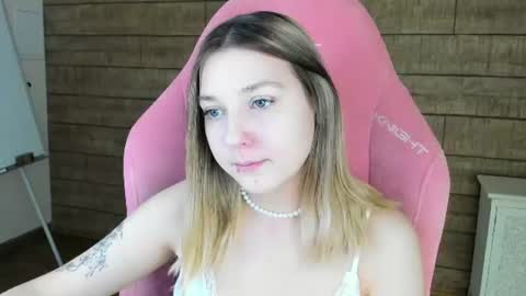 Snapshot of tinaburton chatting on June 10, 4:50 pm TinaBurton online show from June 10, 4:50 pm
