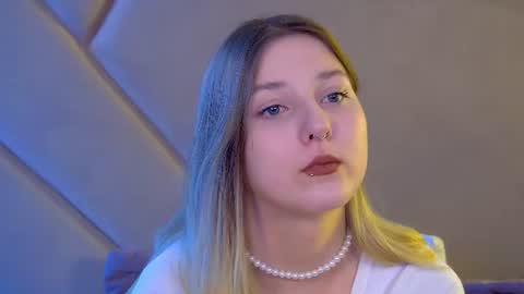 Snapshot of tinaburton chatting on June 23, 4:49 pm TinaBurton online show from June 23, 4:49 pm