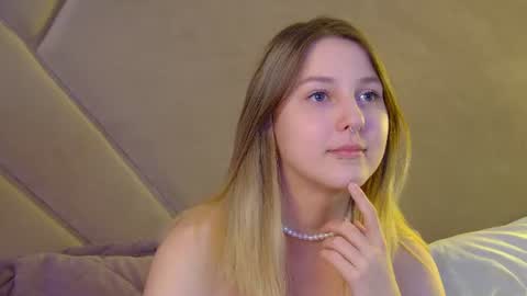 Snapshot of tinaburton chatting on June 25, 4:22 pm TinaBurton online show from June 25, 4:22 pm