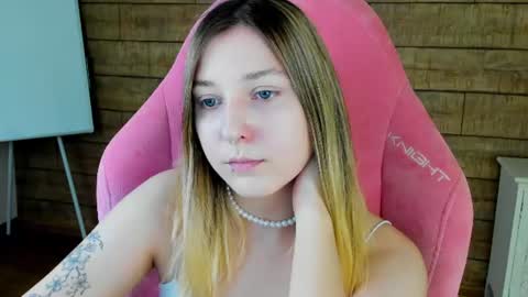 Snapshot of tinaburton chatting on July 5, 4:25 pm TinaBurton online show from July 5, 4:25 pm