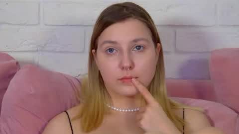 Snapshot of tinaburton chatting on July 9, 4:44 pm TinaBurton online show from July 9, 4:44 pm