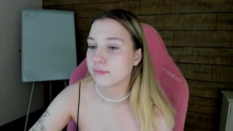Snapshot of tinaburton chatting on July 10, 4:42 pm TinaBurton online show from July 10, 4:42 pm