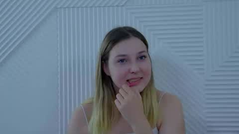 Snapshot of tinaburton chatting on August 3, 4:11 pm TinaBurton online show from August 3, 4:11 pm