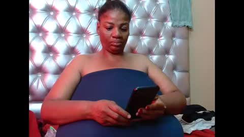 Snapshot of tinagiant chatting on September 11, 10:26 am tinagiant online show from September 11, 10:26 am