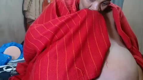 Snapshot of tinagiant chatting on May 19, 6:58 pm tinagiant online show from May 19, 6:58 pm