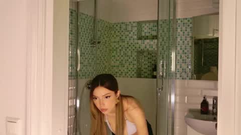 Tina online show from May 26, 1:40 pm