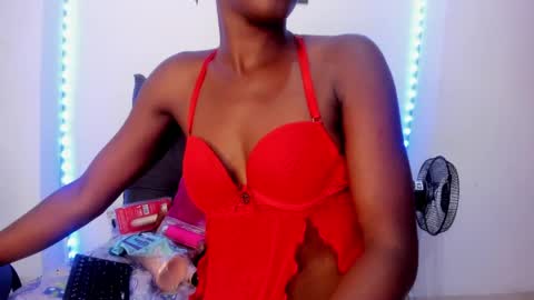 tinas_smith online show from May 3, 1:39 pm