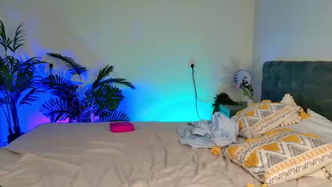 tinasiner online show from March 3, 2:01 pm