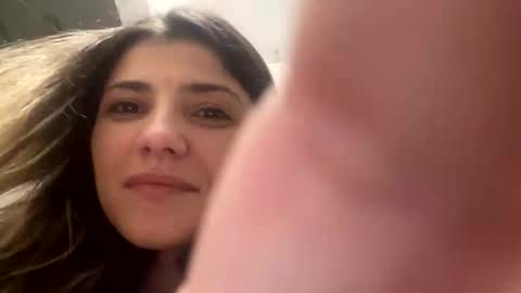 Snapshot of tinna21 chatting on April 1, 1:41 pm tinna21 online show from April 1, 1:41 pm