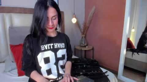 Snapshot of tinnamoon chatting on April 12, 12:37 am Tina Moon online show from April 12, 12:37 am