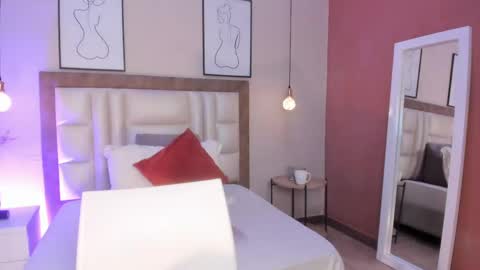 Snapshot of tinnamoon chatting on May 15, 11:12 pm Tina Moon online show from May 15, 11:12 pm