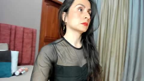 Snapshot of tinnamoon chatting on June 2, 1:18 am Tina Moon online show from June 2, 1:18 am