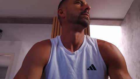 Snapshot of tinoclandestino chatting on October 5, 9:07 am tinoclandestino online show from October 5, 9:07 am