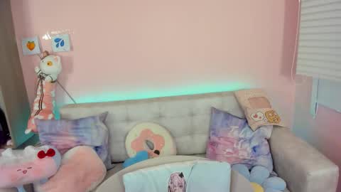 tiny_cora online show from November 27, 4:31 pm