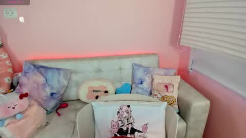 tiny_cora online show from June 19, 4:33 pm