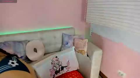 tiny_cora online show from June 22, 4:48 pm
