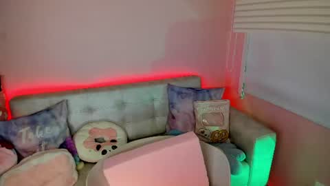 tiny_cora online show from July 9, 3:38 pm
