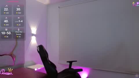 tiny_tay online show from February 24, 11:41 am