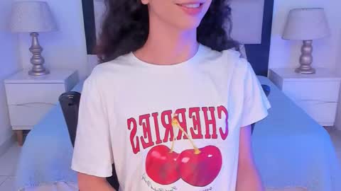 Snapshot of tiny_thomm chatting on January 6, 9:24 am Thomm Independent Model online show from January 6, 9:24 am