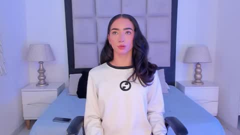 Snapshot of tiny_thomm chatting on January 8, 4:04 am Thomm Independent Model online show from January 8, 4:04 am