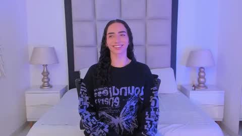 Thomm  Independent Model online show from February 19, 7:04 am