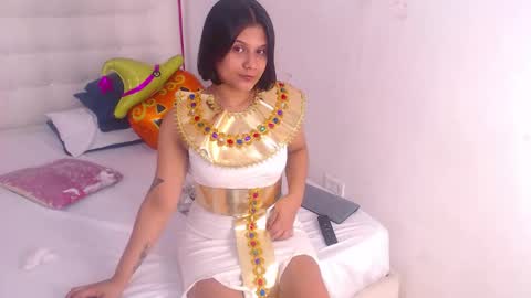 tiny_whore18 online show from October 28, 3:25 pm