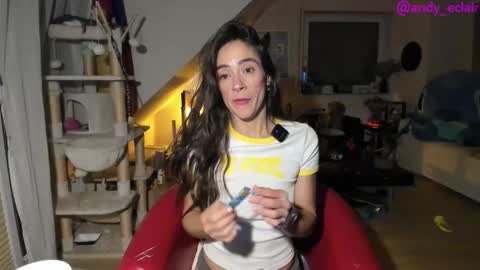 Snapshot of tiny_williams chatting on October 8, 4:32 am Tiny online show from October 8, 4:32 am