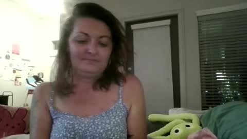 tinyassbossymilf online show from June 29, 7:47 am