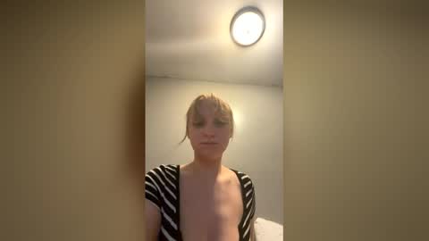 tinyblondebarbie online show from May 30, 8:00 am