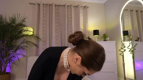 Snapshot of tinydoll_xo chatting on April 27, 3:10 pm Anissa online show from April 27, 3:10 pm