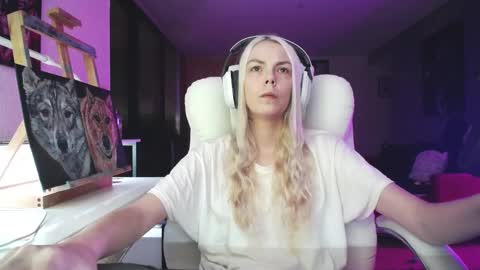 stage Kylie Sinner  brand CLITBAIT online show from October 5, 10:40 pm