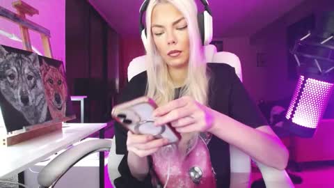 stage Kylie Sinner  brand CLITBAIT online show from October 23, 10:52 pm