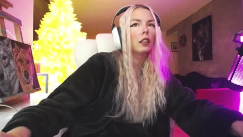 stage Kylie Sinner  brand CLITBAIT online show from November 13, 10:30 pm