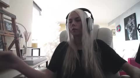 stage Kylie Sinner  brand CLITBAIT online show from December 3, 5:44 pm