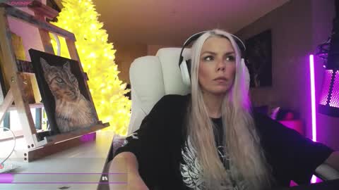 stage Kylie Sinner  brand CLITBAIT online show from February 20, 6:26 am