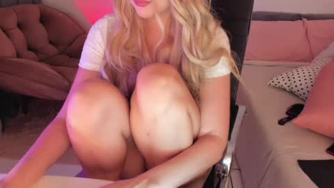 Giulia online show from February 6, 3:22 am