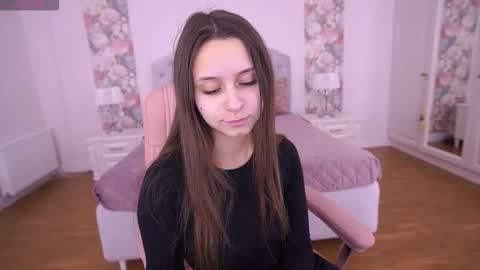 tinynataliee online show from February 16, 2:57 pm