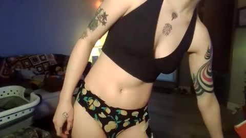 Snapshot of tinytittiesss chatting on December 22, 8:28 pm tinytitties online show from December 22, 8:28 pm