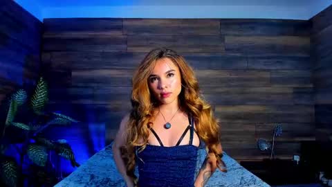 Snapshot of tinyw0nder chatting on October 15, 9:59 pm Instagram  tinyw0nder online show from October 15, 9:59 pm