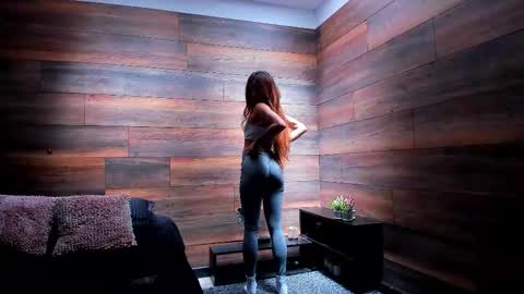 Snapshot of tinyw0nder chatting on October 18, 5:03 pm Instagram  tinyw0nder online show from October 18, 5:03 pm